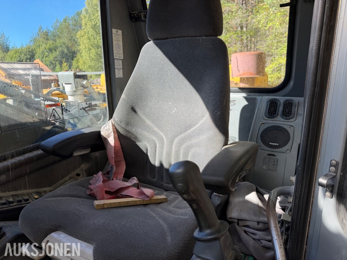 2001 Volvo EC 240LC, Ikke sertifisert, 13348 timer, graveskuffe