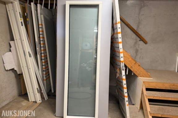 3 lags fastkarmsvindu (1985 x 585 mm.) Heltre hvitmalt.