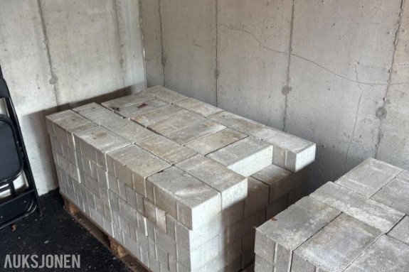 Ubrukte kjøresterke betongheller 15 × 30 × 10 cm – ca. 10 m2 *Ingen minstepris*