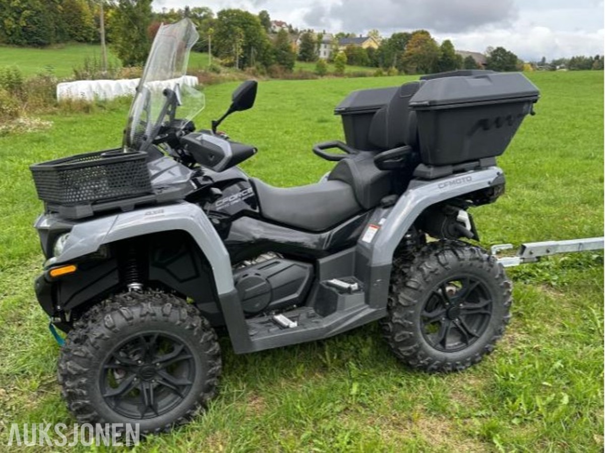 2024 CFMOTO 850 ATV MED HENGER, BRØYTESKJÆR OG SANDSTRØER