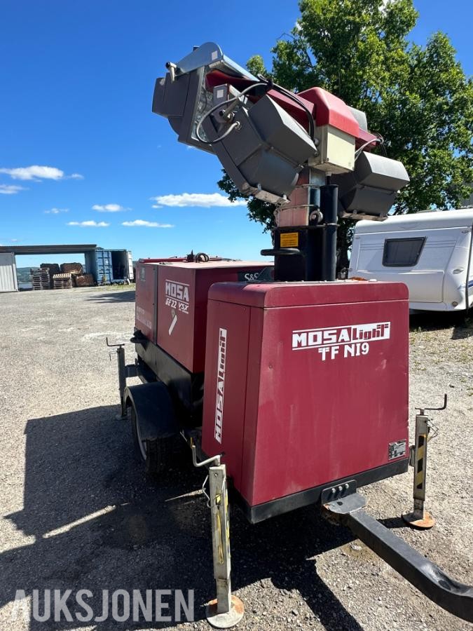 2014 Mosa TF N19 lysmast med aggregat på henger