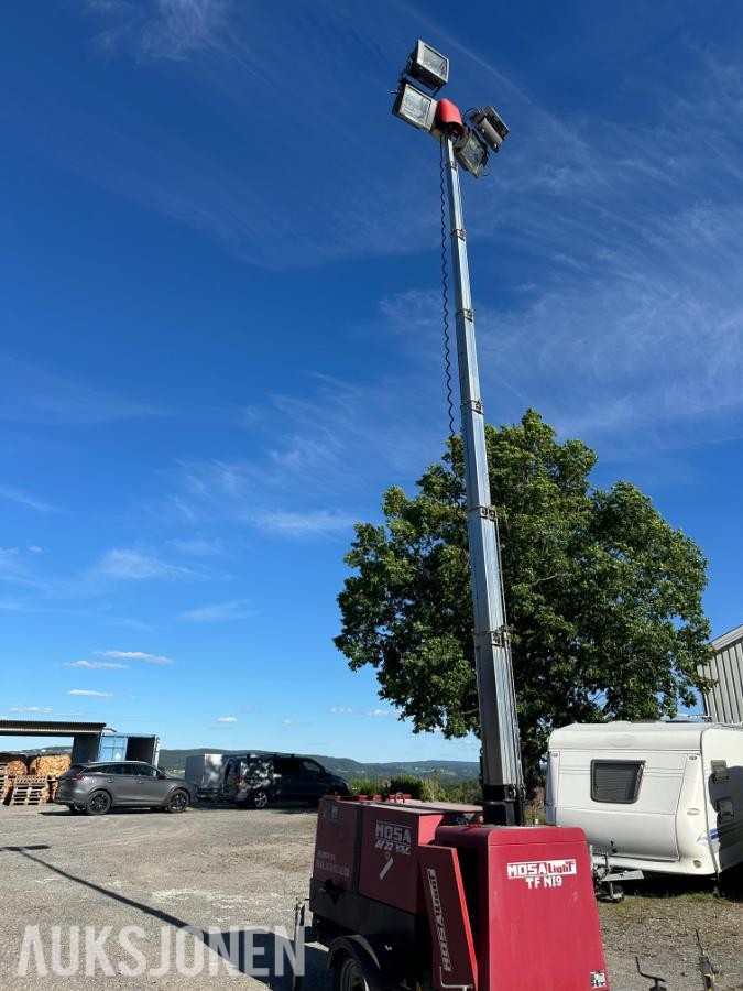 2014 Mosa TF N19 lysmast med aggregat på henger