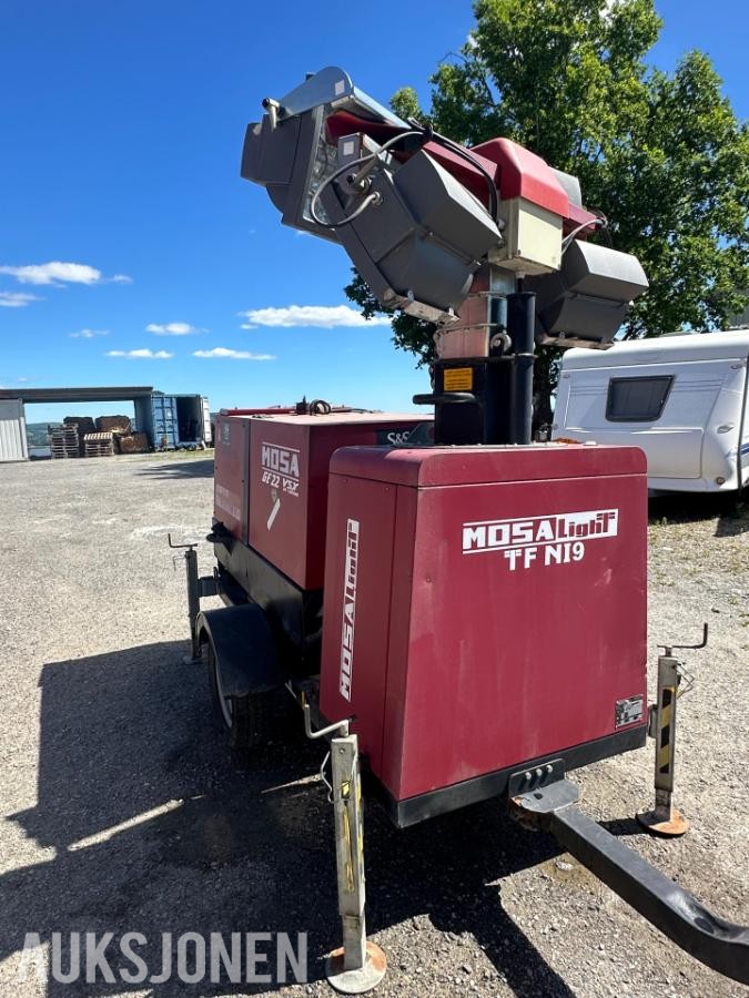 2014 Mosa TF N19 lysmast med aggregat på henger