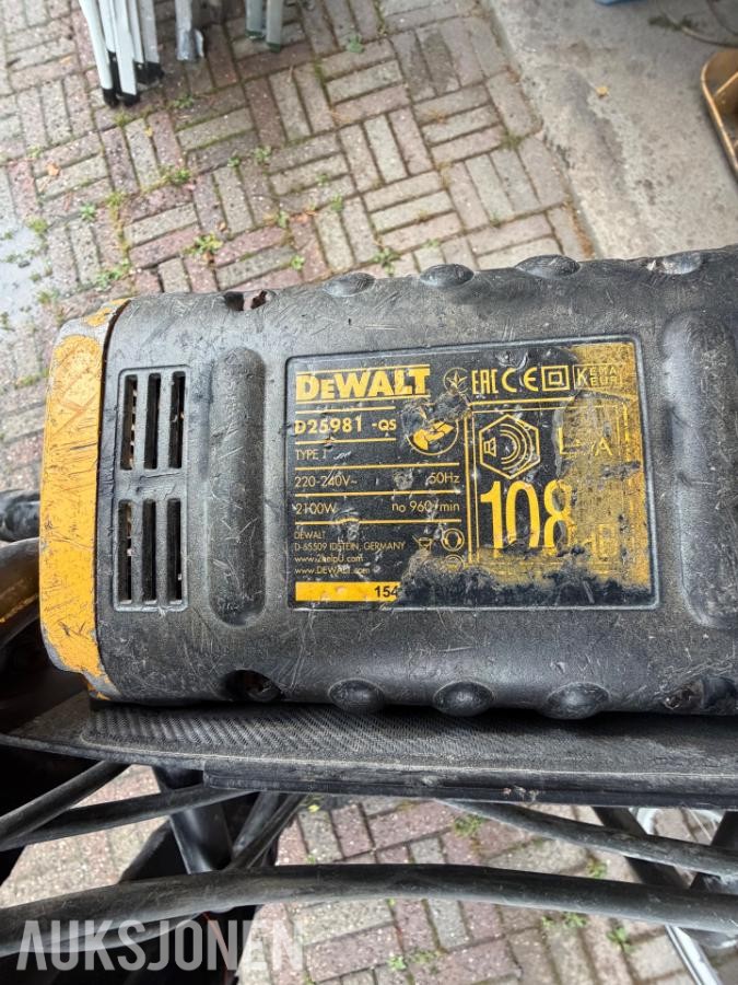 DeWALT D25981-QS 2100W / 62J – kraftig bruddhammer med tralle.