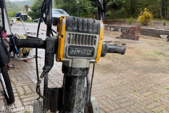 DeWALT D25981-QS 2100W / 62J – kraftig bruddhammer med tralle.