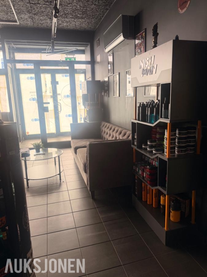 Salg av varebeholding og utstyr til barber-/frisørsalong