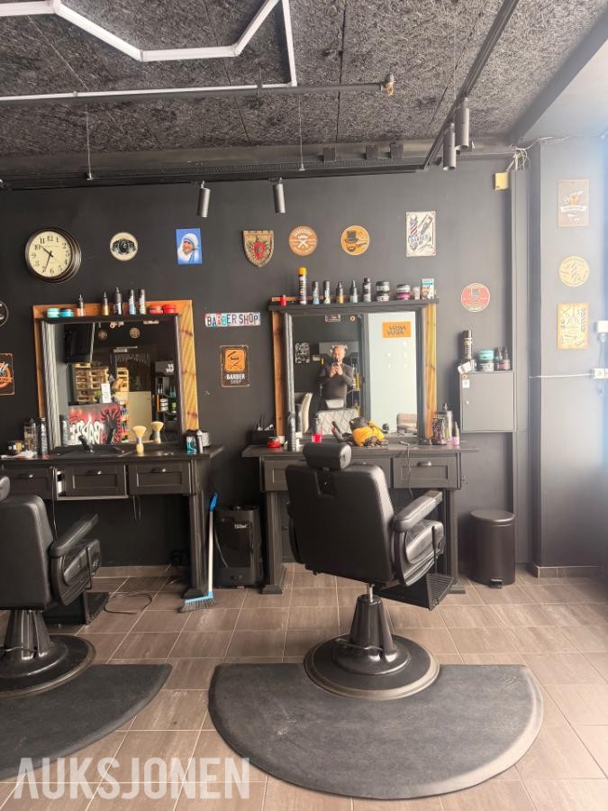 Salg av varebeholding og utstyr til barber-/frisørsalong