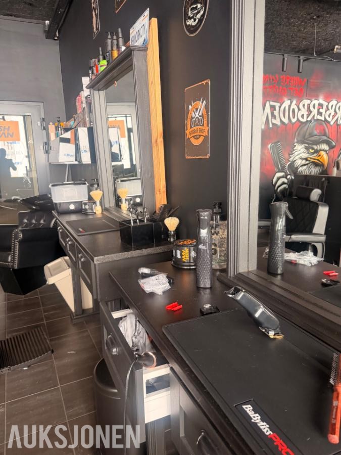Salg av varebeholding og utstyr til barber-/frisørsalong