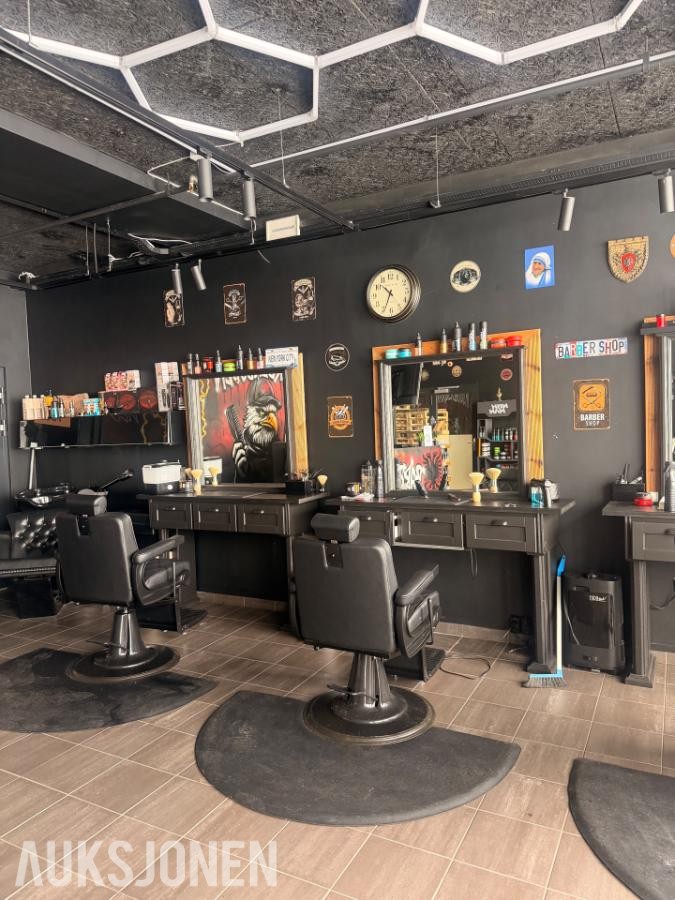 Salg av varebeholding og utstyr til barber-/frisørsalong