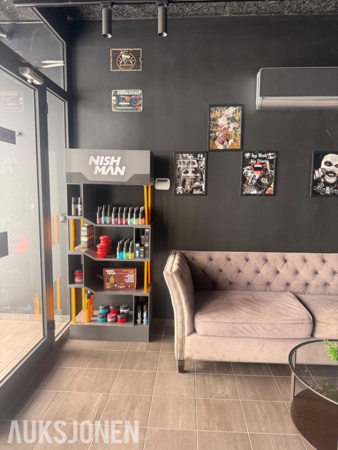 Salg av varebeholding og utstyr til barber-/frisørsalong