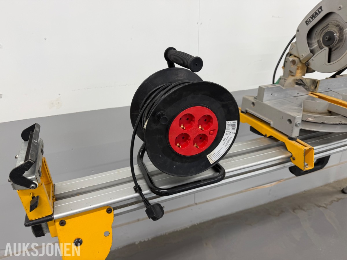 Dewalt 707 kapp og gjæresag m/ stativ og kabeltromel