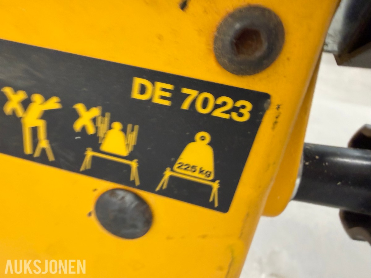 Dewalt 707 kapp og gjæresag m/ stativ og kabeltromel