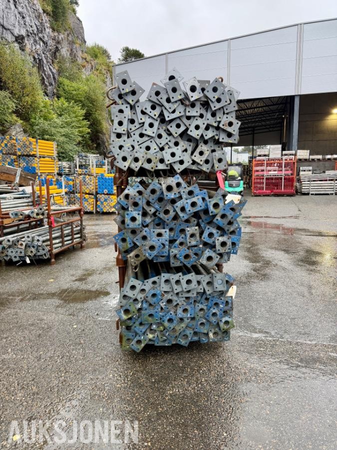 Ca. 120 stk. dekkestøtter med transportkorger