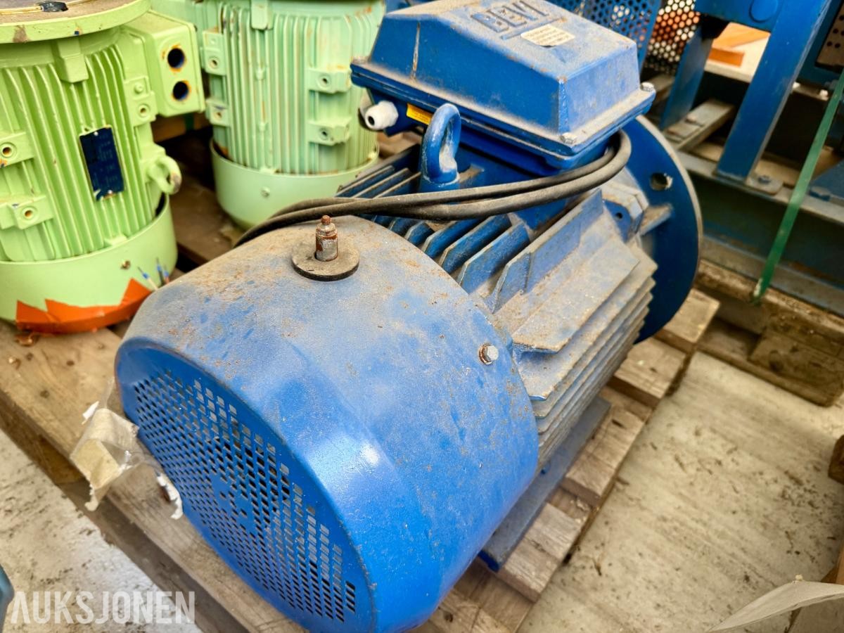 BEVI 3-faset elektromotor med flens og aksel.