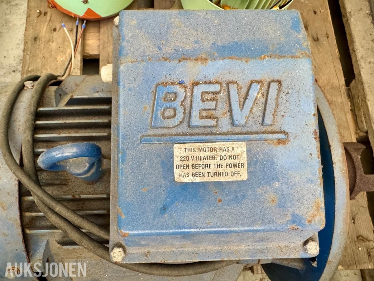 BEVI 3-faset elektromotor med flens og aksel.