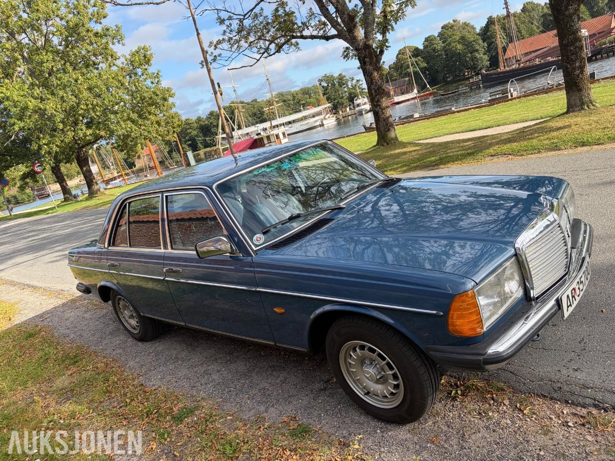 1981 Mercedes-Benz W123 hengerfeste soltak eu ok 08.2031         