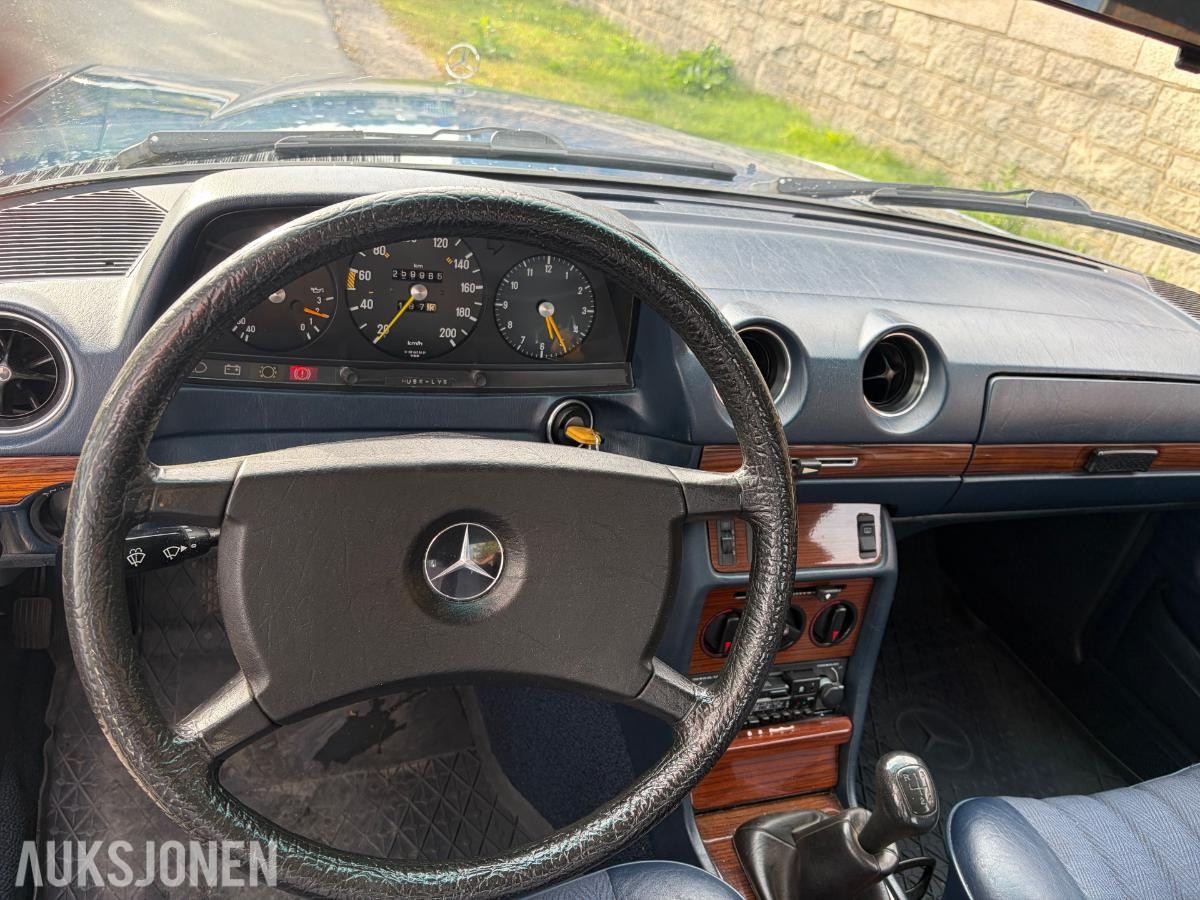 1981 Mercedes-Benz W123 hengerfeste soltak eu ok 08.2031         