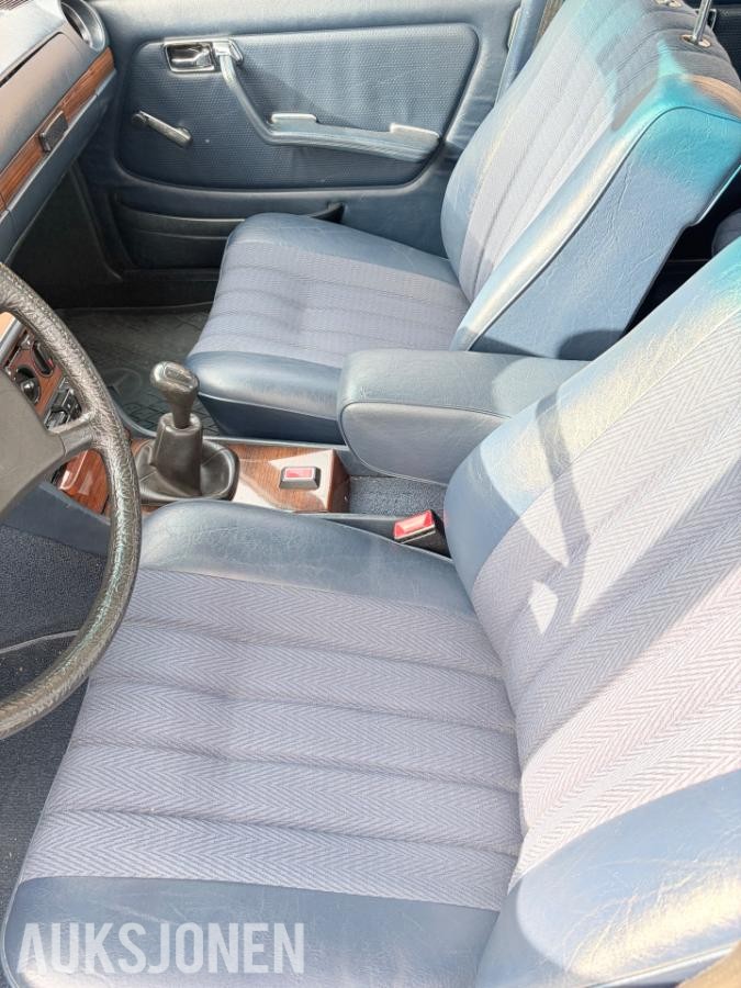 1981 Mercedes-Benz W123 hengerfeste soltak eu ok 08.2031         