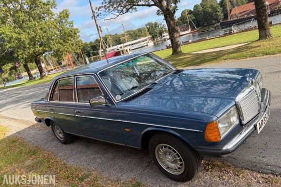 1981 Mercedes-Benz W123 hengerfeste soltak eu ok 08.2031