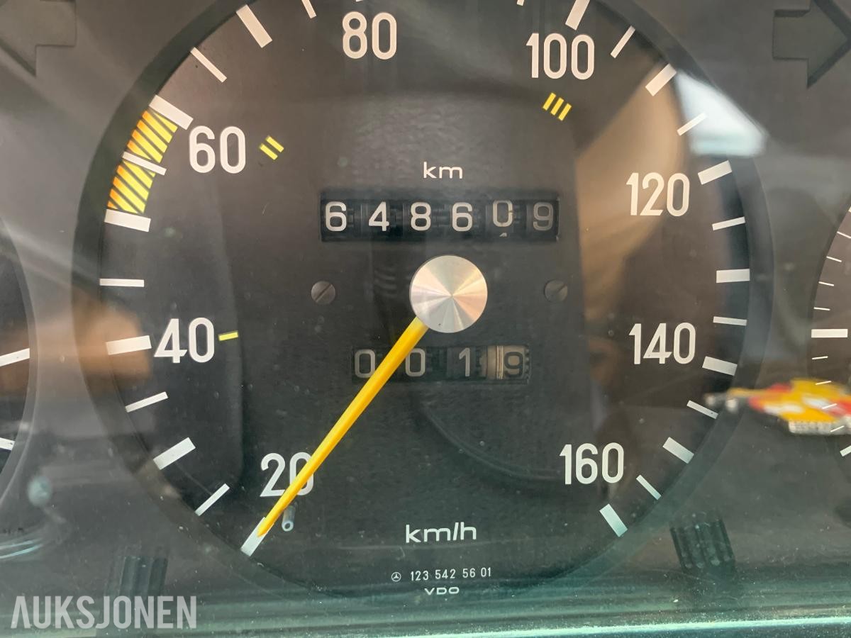 1982 Mercedes-Benz E-Klasse 2.4 eu ok 08.2028 653300km