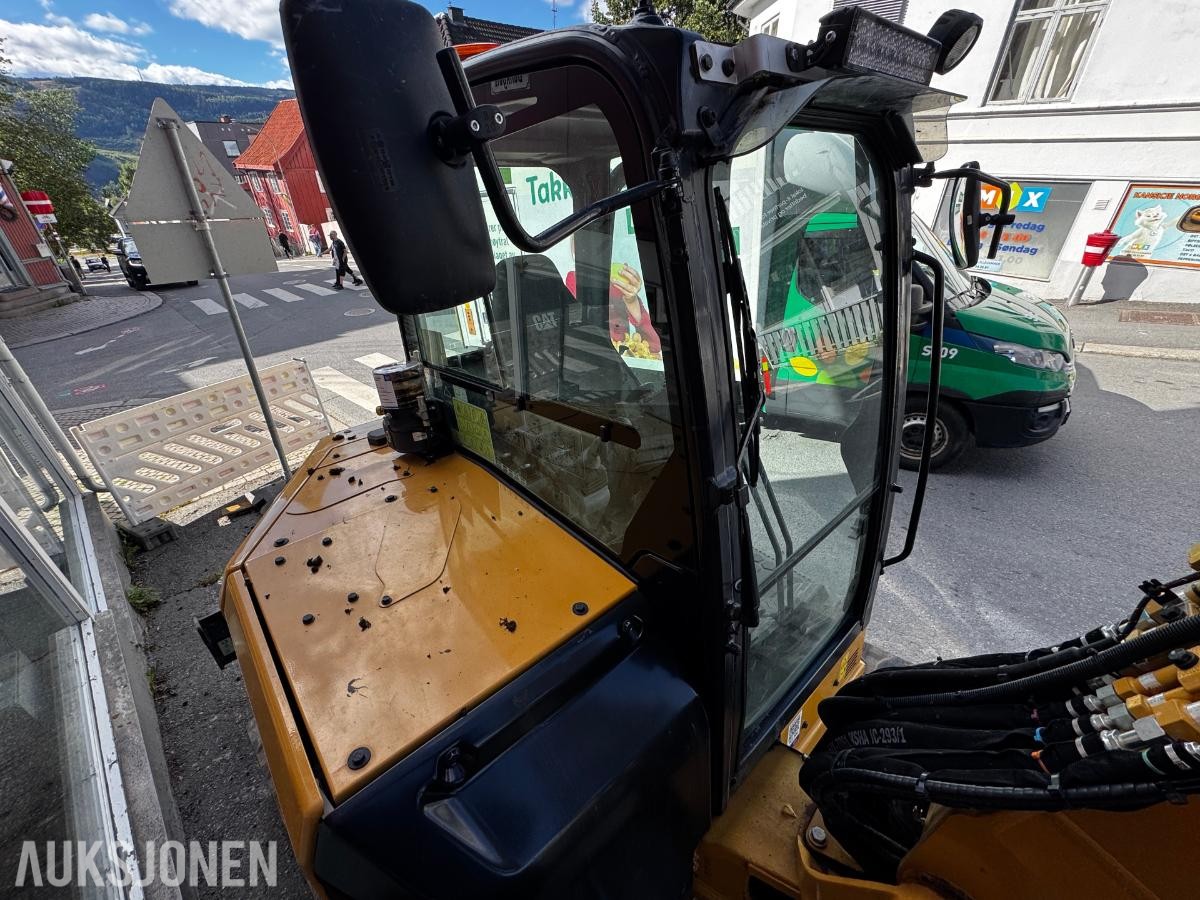 2025 Cat 305 CR Gravemaskin med Rototilt og 2 skuffer