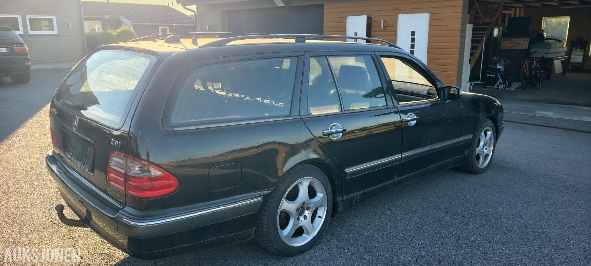 2001 Mercedes-Benz E220 CDI Automat, Delebil, Reparasjonsobjekt