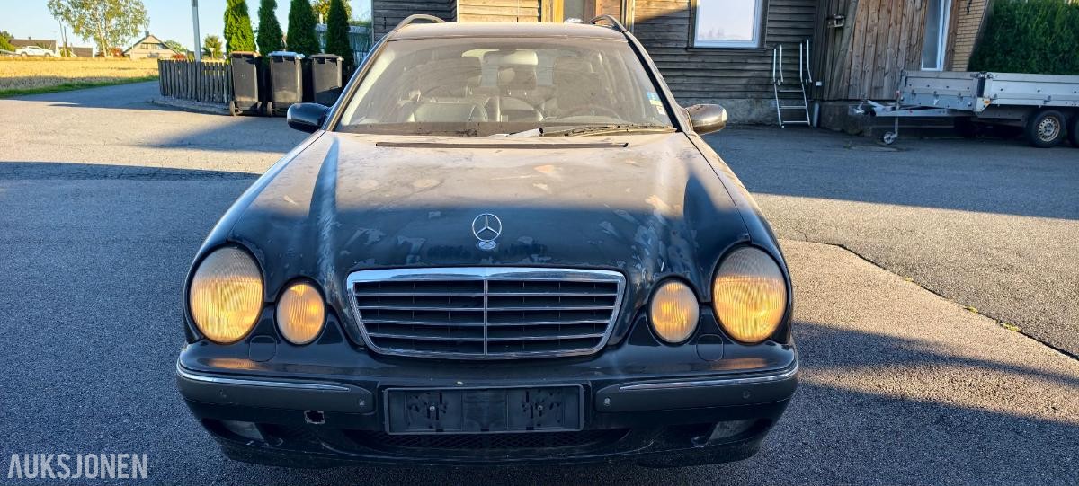 2001 Mercedes-Benz E220 CDI Automat, Delebil, Reparasjonsobjekt
