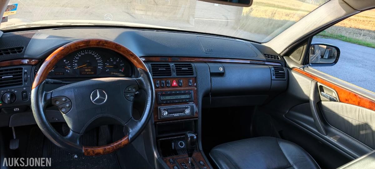 2001 Mercedes-Benz E220 CDI Automat, Delebil, Reparasjonsobjekt