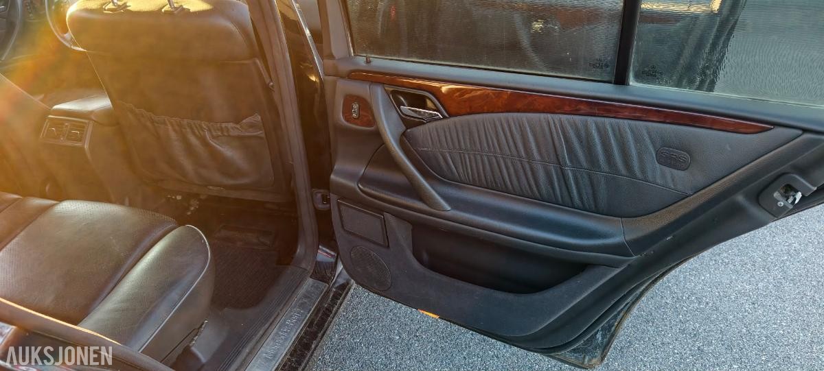 2001 Mercedes-Benz E220 CDI Automat, Delebil, Reparasjonsobjekt