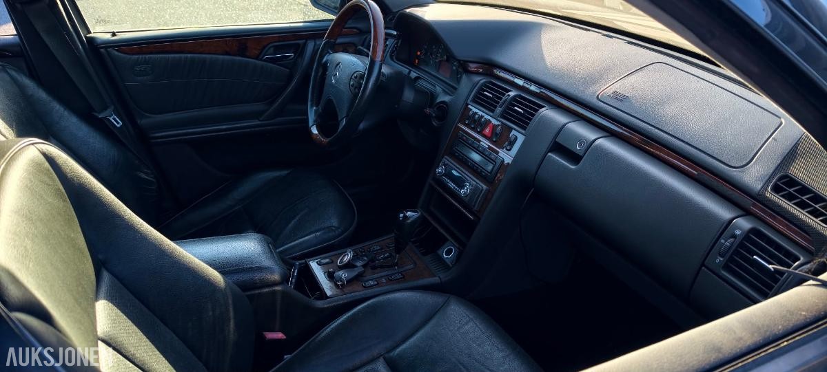 2001 Mercedes-Benz E220 CDI Automat, Delebil, Reparasjonsobjekt