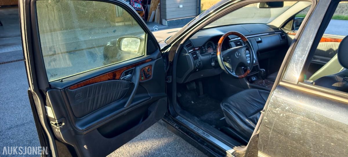 2001 Mercedes-Benz E220 CDI Automat, Delebil, Reparasjonsobjekt