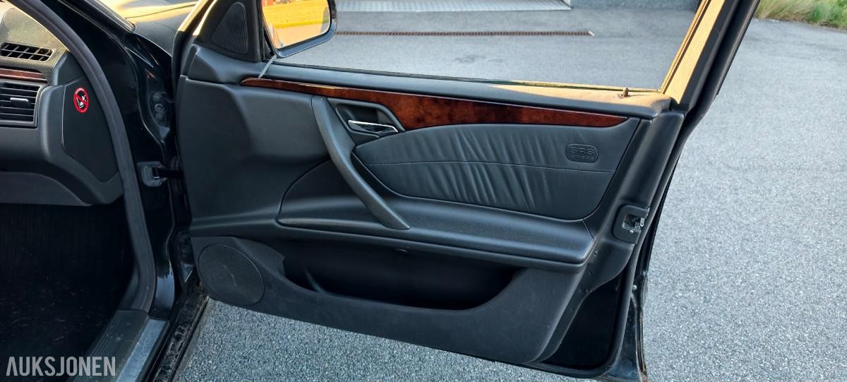 2001 Mercedes-Benz E220 CDI Automat, Delebil, Reparasjonsobjekt