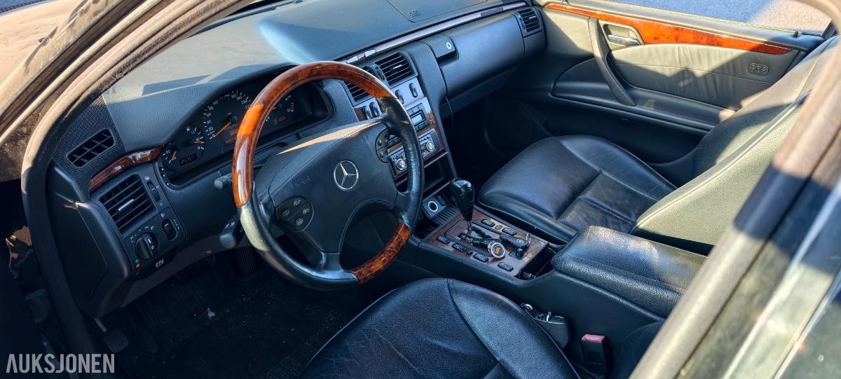 2001 Mercedes-Benz E220 CDI Automat, Delebil, Reparasjonsobjekt