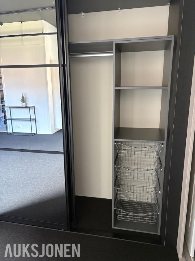 2024 Rival Skyvedørsgarderobe