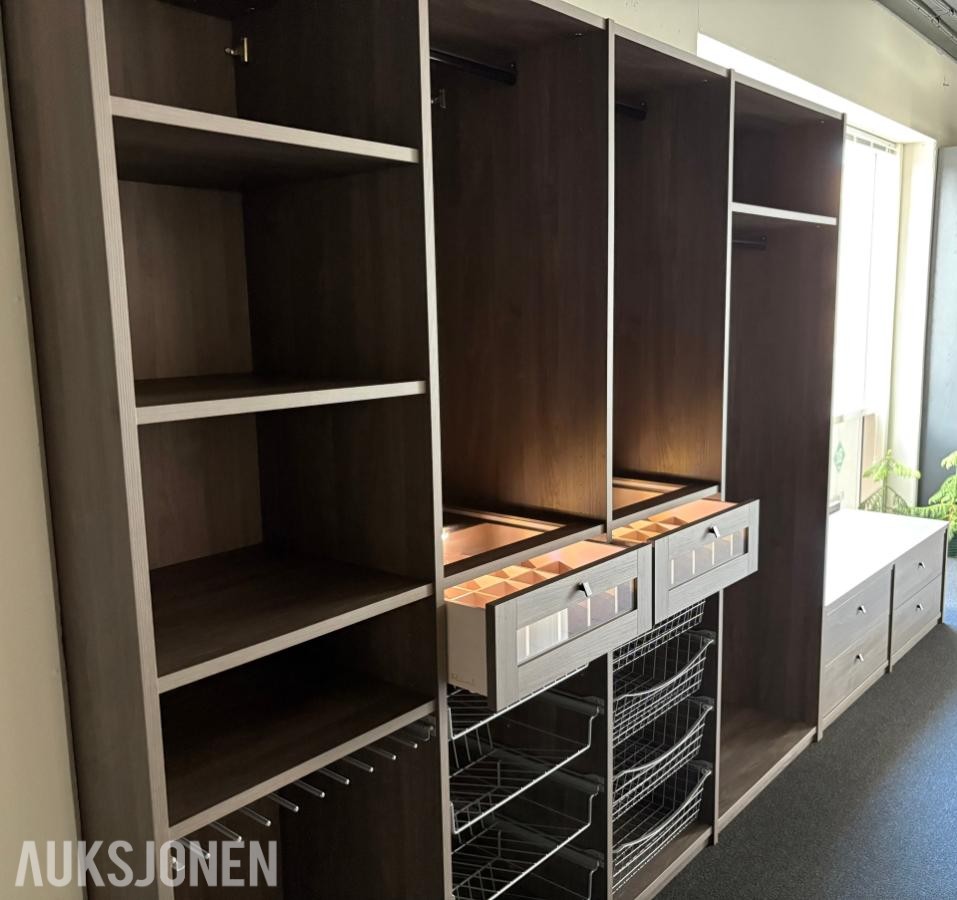 2024 Rival Walk in garderobe