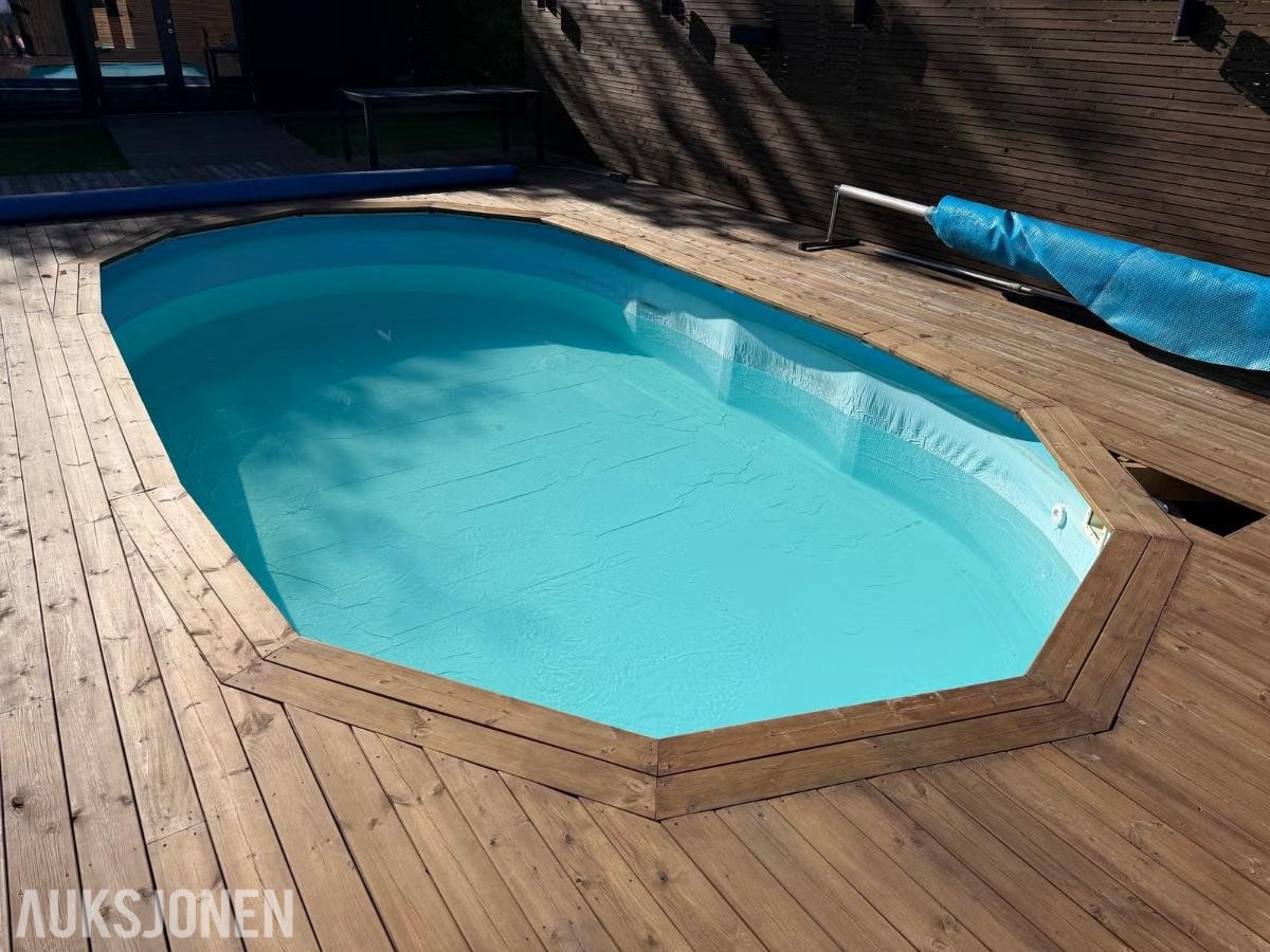 Stålplatebasseng 7.3x3.66x1.32 oval | Ca 100kvm terrassebord og spilekasse