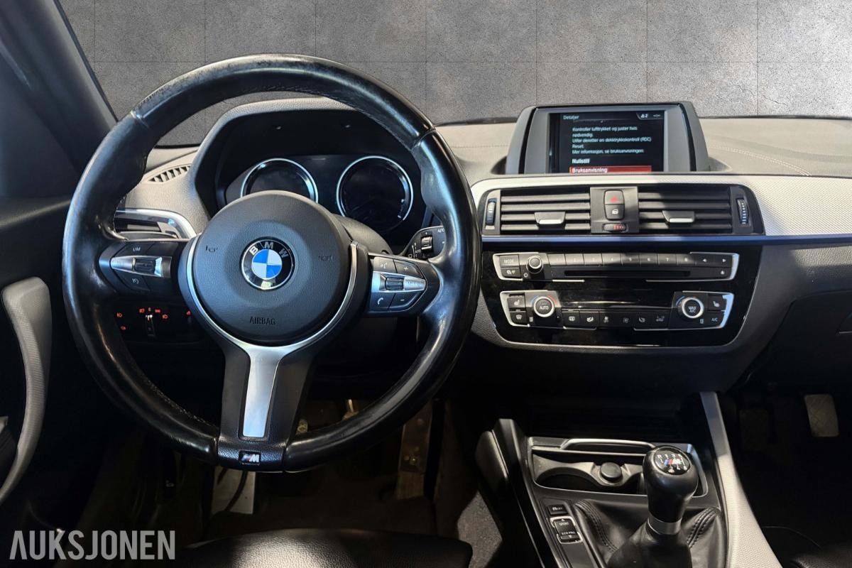 2017 BMW 118i M SPORT MANUELL KJØRESKOLEBIL HENGERFESTE SKINN LED