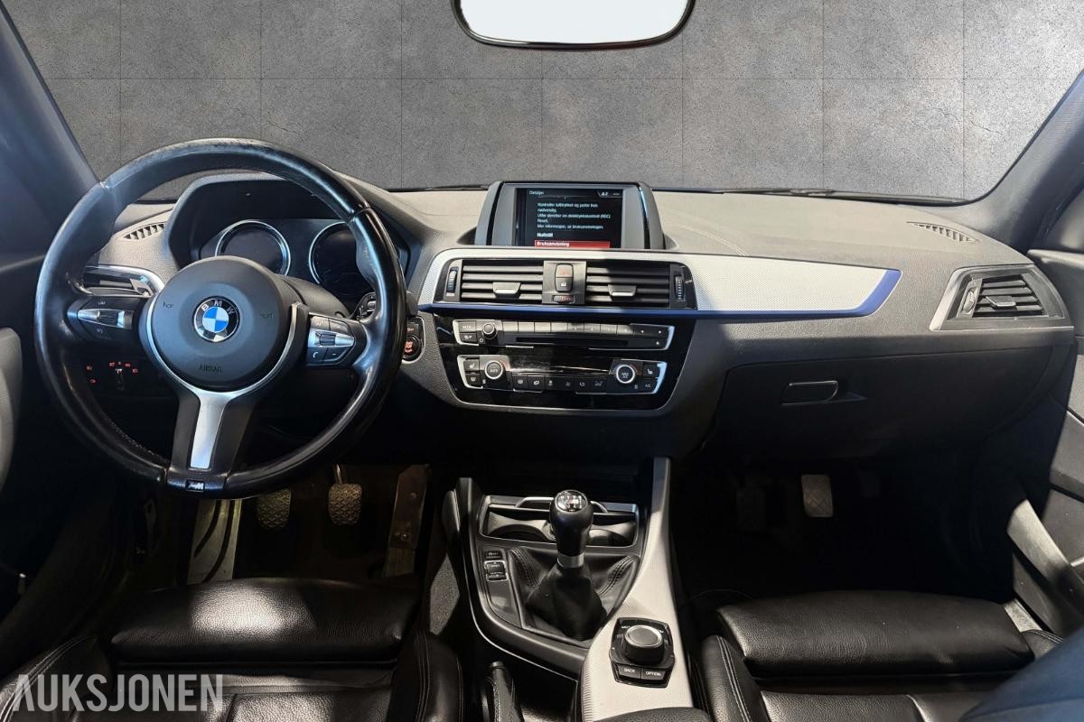 2017 BMW 118i M SPORT MANUELL KJØRESKOLEBIL HENGERFESTE SKINN LED