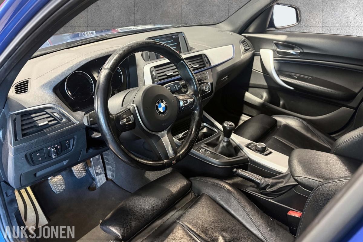 2017 BMW 118i M SPORT MANUELL KJØRESKOLEBIL HENGERFESTE SKINN LED