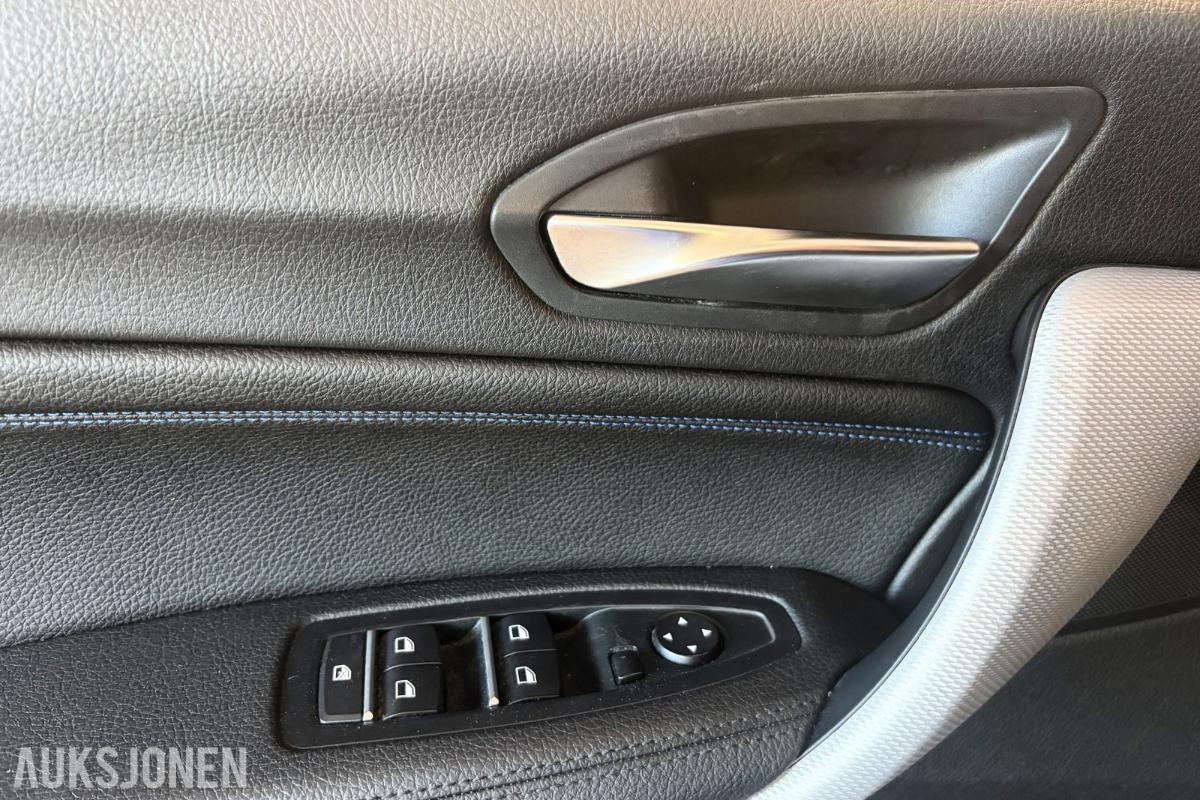2017 BMW 118i M SPORT MANUELL KJØRESKOLEBIL HENGERFESTE SKINN LED