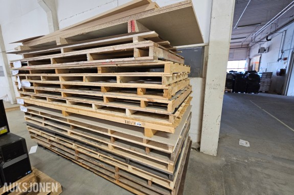 Formica laminatplater på paller - Formater 2800 x 1300 og 2150 x 950 mm - Flere dekorer