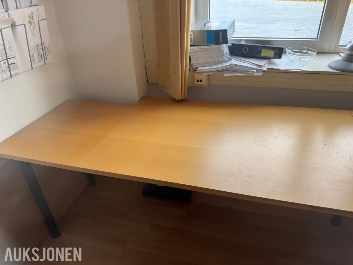 Hev- og senkepult - L-formet