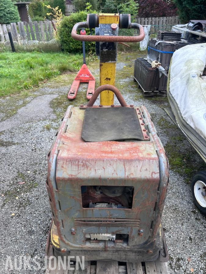 2010 Wacker Neuson DPU 100-70LE Vibroplate