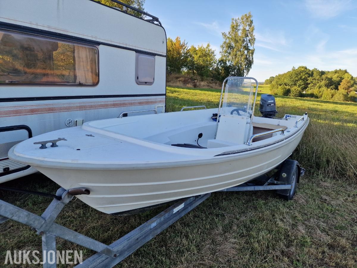 1990 With Skjærgårdsjeep med Yamaha 30hk og båthenger