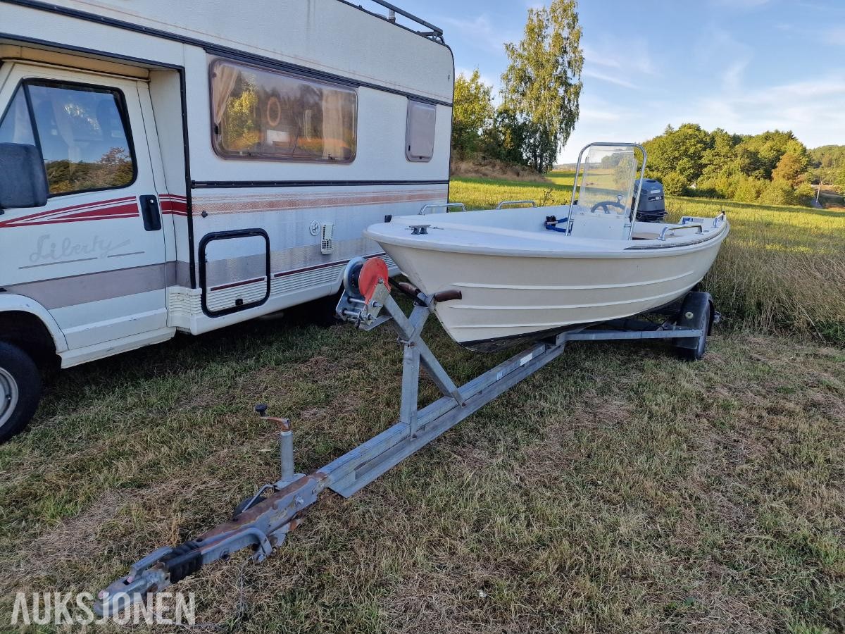 1990 With Skjærgårdsjeep med Yamaha 30hk og båthenger