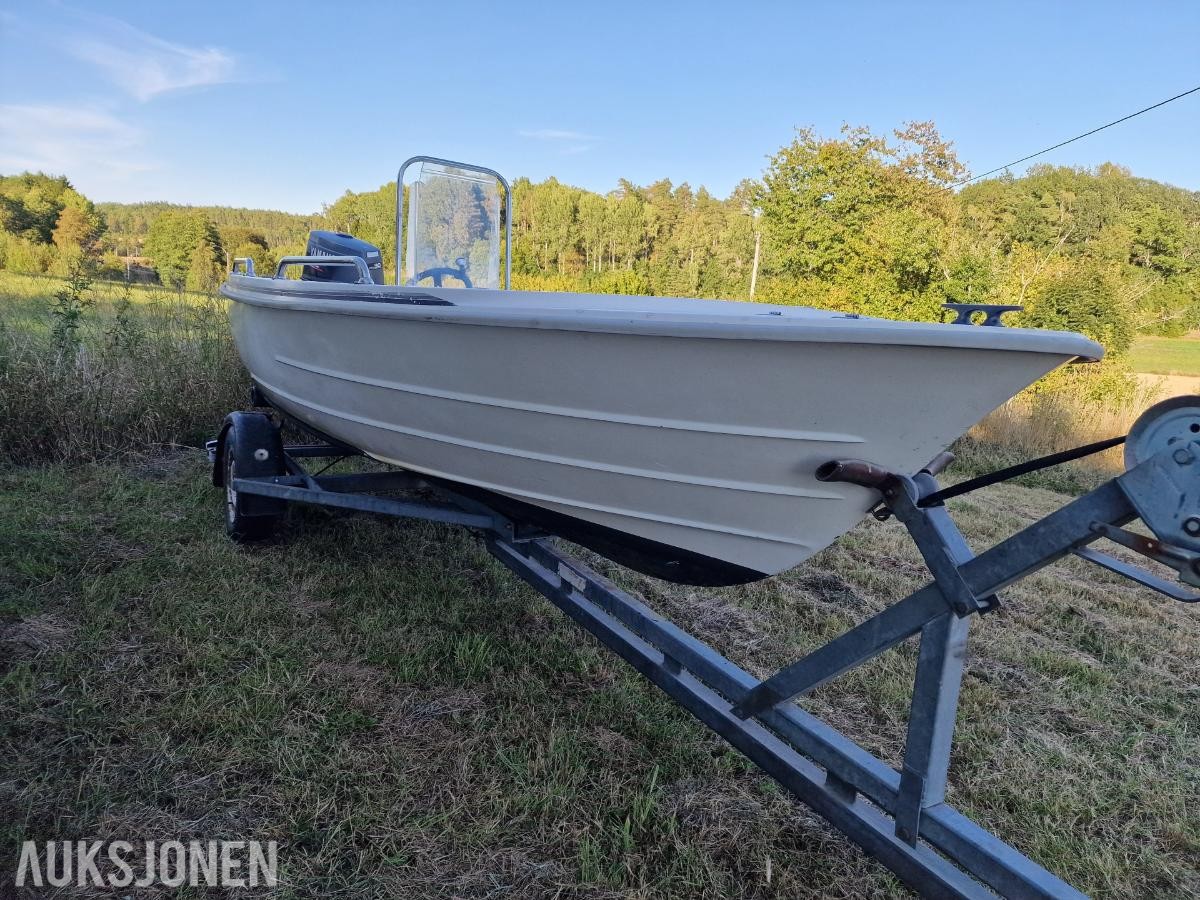 1990 With Skjærgårdsjeep med Yamaha 30hk og båthenger