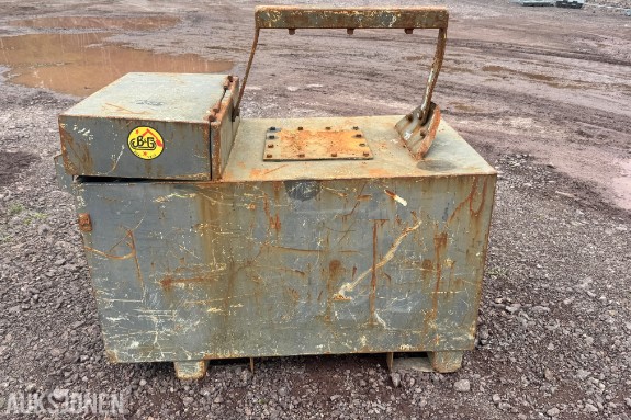FÄRMTANKEN / SK dieseltank 450 liter med pumpe – ca. 300 liter diesel