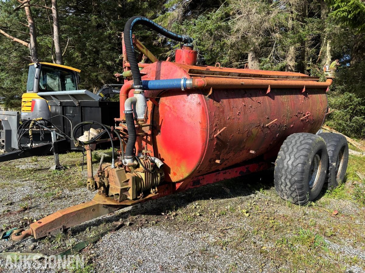1984 Tankvogn til Traktor Julia 84 - Jurop Pumpe