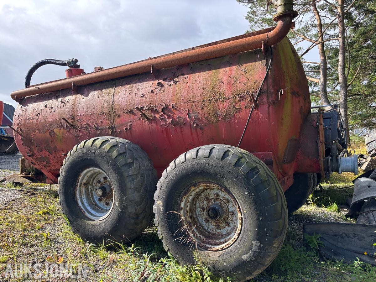 1984 Tankvogn til Traktor Julia 84 - Jurop Pumpe