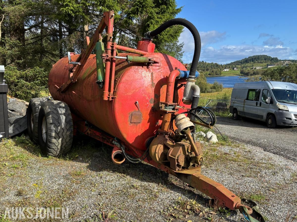 1984 Tankvogn til Traktor Julia 84 - Jurop Pumpe